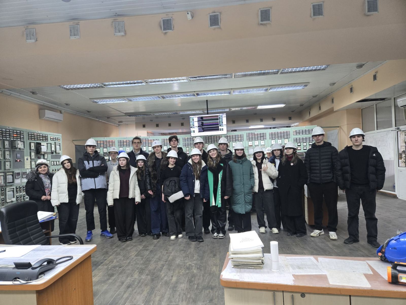 În inima energiei: Cum ajung lumina și căldura în casele noastre?