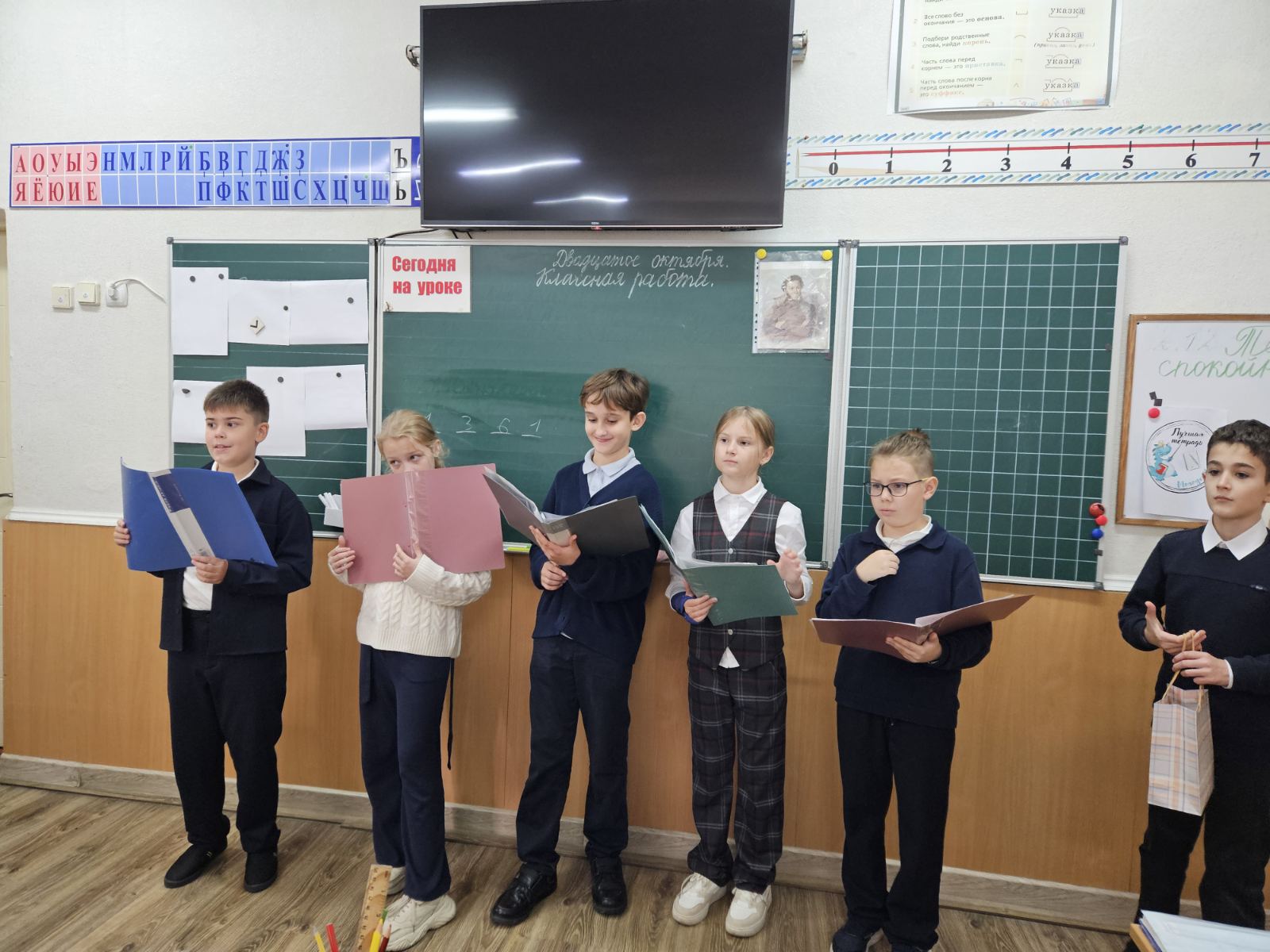 Concurs de istorie și matematică: cunoștințe, logică și spirit de echipă! [în curs de traducere]